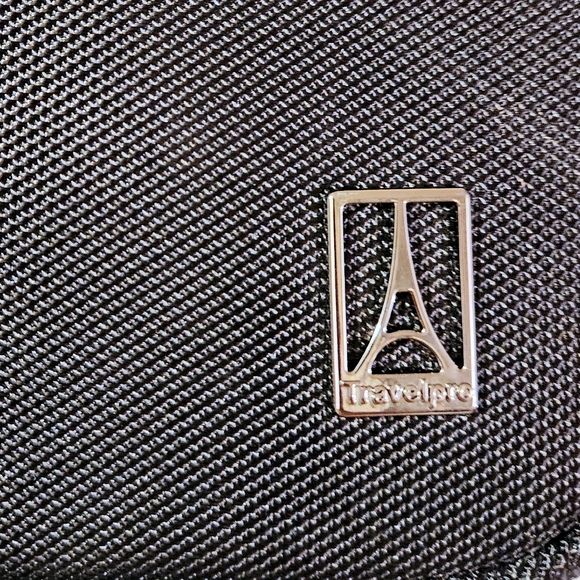 Travelpro Canvas Crossbody Laptop Case Black - Picture 8 of 11